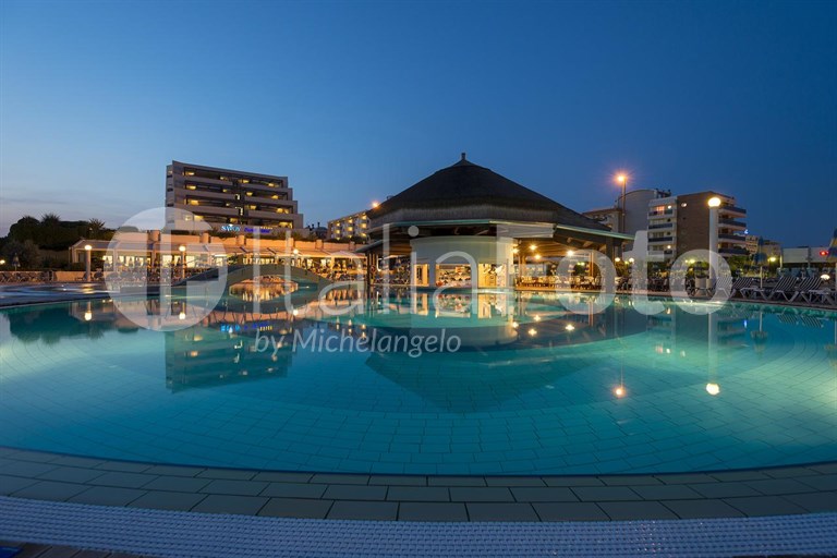 20240807102502_08-h-savoybeach-facade--4-